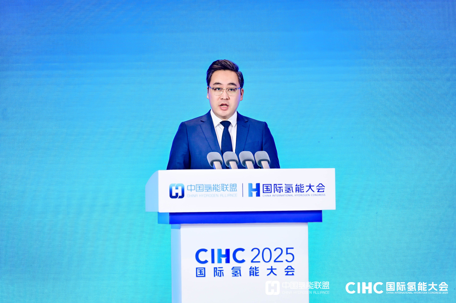 高瑞东 新华网主持人